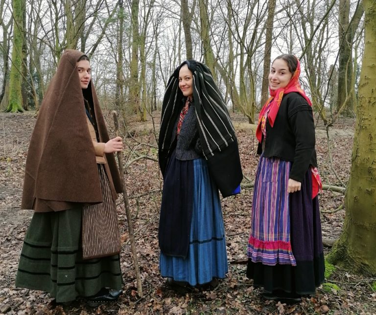 costumes portugais folklorique - Association vivencias do Minho de Tourcoing dans les Hauts de France. Costumes portugueses, trajes portugueses, minhotos ranchos folcloricos encenaçao de trabalho