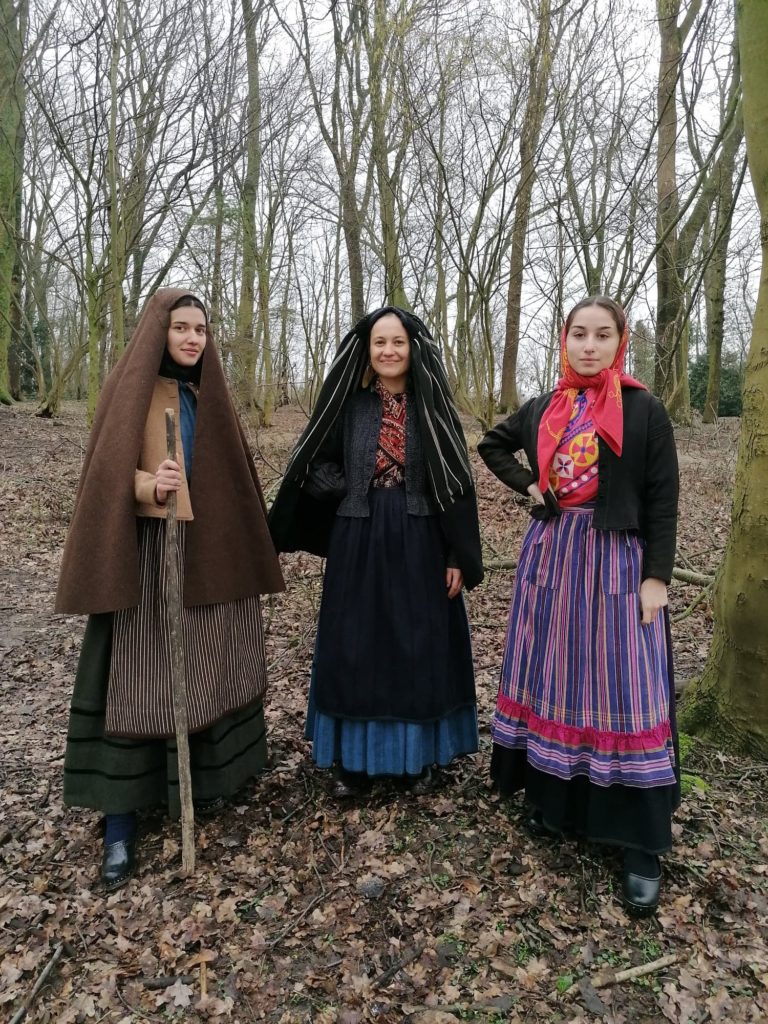 costumes portugais folklorique - Association vivencias do Minho de Tourcoing dans les Hauts de France. Costumes portugueses, trajes portugueses, minhotos ranchos folcloricos encenaçao de trabalho